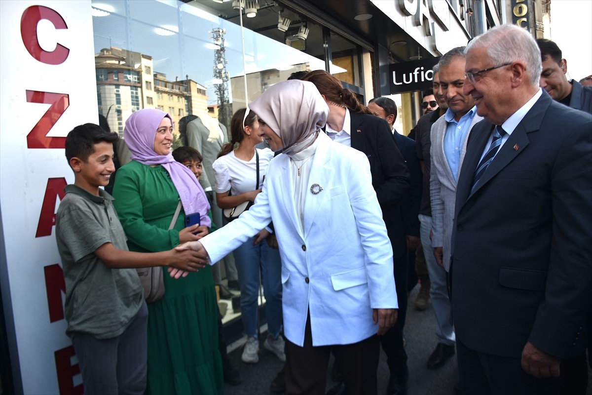 Milli Savunma Bakanı Yaşar Güler ile Aile ve Sosyal Hizmetler Bakanı Mahinur Özdemir Göktaş...