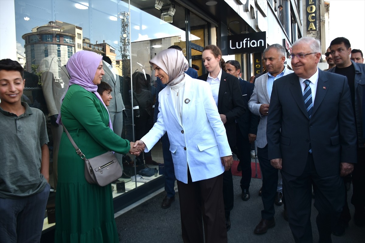 Milli Savunma Bakanı Yaşar Güler ile Aile ve Sosyal Hizmetler Bakanı Mahinur Özdemir Göktaş...