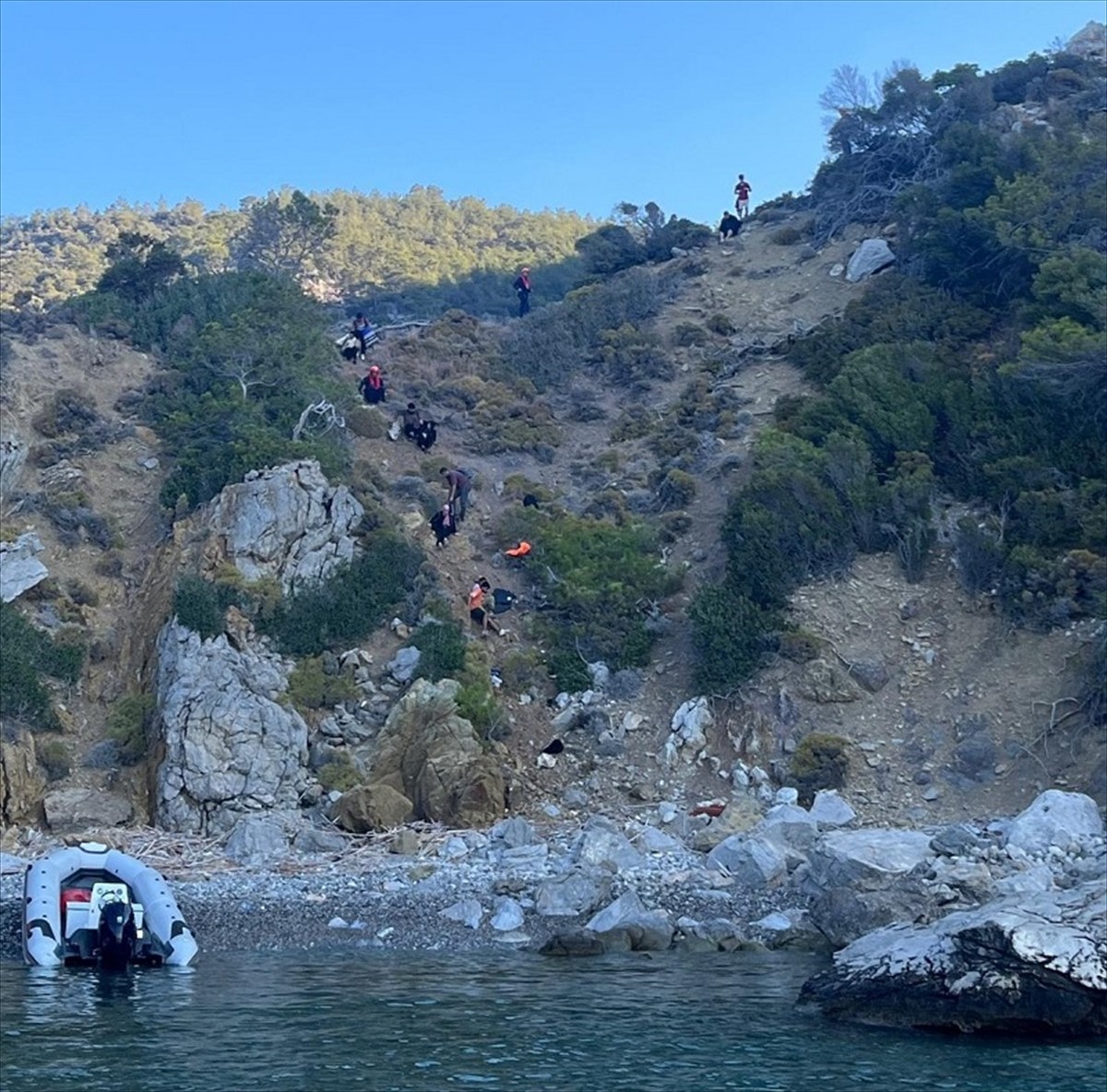 Muğla'nın Dalaman ilçesinde 27 düzensiz göçmen kurtarıldı, Datça ilçesinde 26 göçmen...