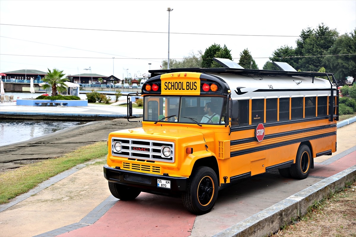 Samsun'da, Amerika'da okul taşıtı olarak kullanılan "school bus"ı (okul otobüsü) karavana çeviren...