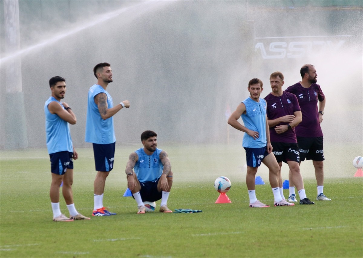  Trabzonspor, UEFA Konferans Ligi play-off turunda, yarın sahasında İsviçre'nin St. Gallen...