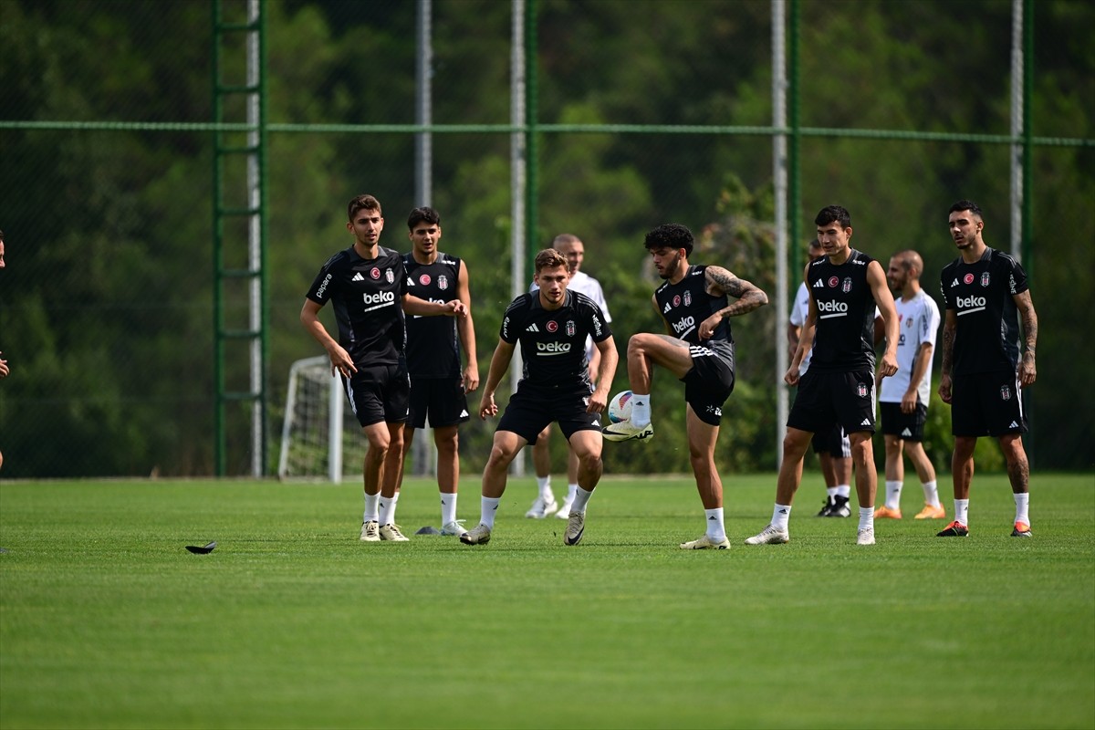 UEFA Avrupa Ligi play-off turu rövanşında yarın İsviçre'nin Lugano takımını konuk edecek Beşiktaş...