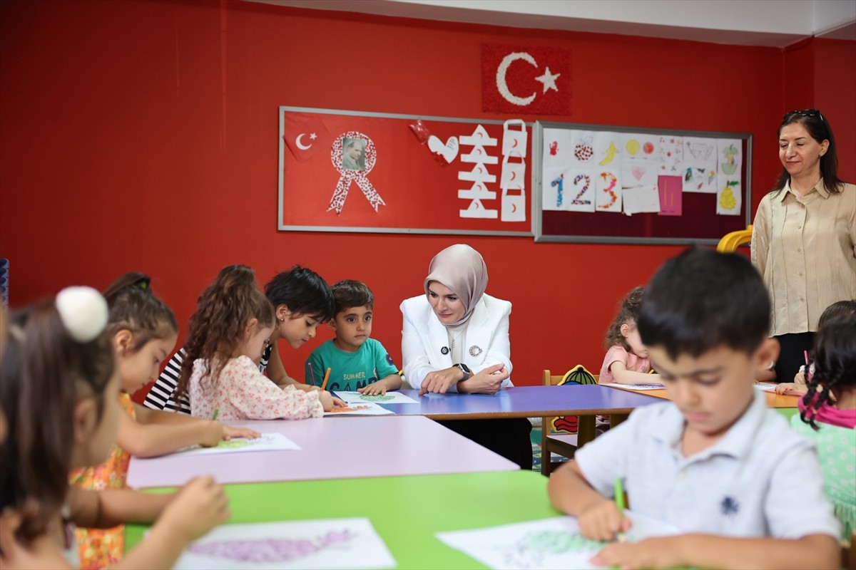 Aile ve Sosyal Hizmetler Bakanı Mahinur Özdemir Göktaş, Hakkari programı kapsamında Aile Destek...