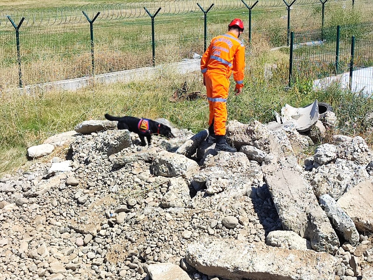 Erzincan’da Afet ve Acil Durum Yönetim Başkanlığınca (AFAD), Türkiye Afet Planı kapsamında "Deprem...