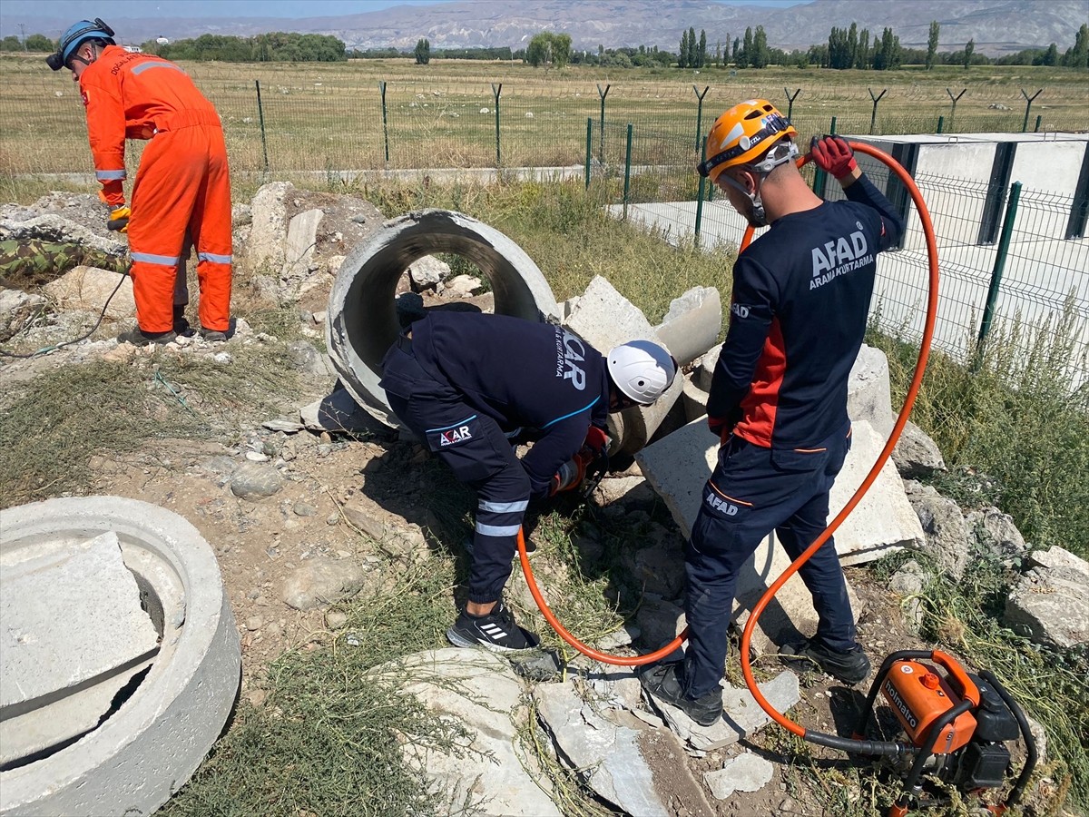 Erzincan’da Afet ve Acil Durum Yönetim Başkanlığınca (AFAD), Türkiye Afet Planı kapsamında "Deprem...