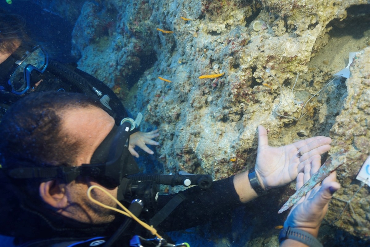 Kültür ve Turizm Bakanlığınca, Antalya'nın Kumluca ilçesi açıklarında gerçekleştirilen su altı...