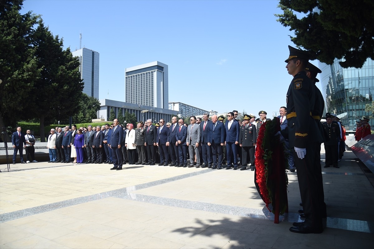 Azerbaycan'ın başkenti Bakü'deki Türk Şehitliği'nde, 30 Ağustos Zafer Bayramı ve Türk Silahlı...