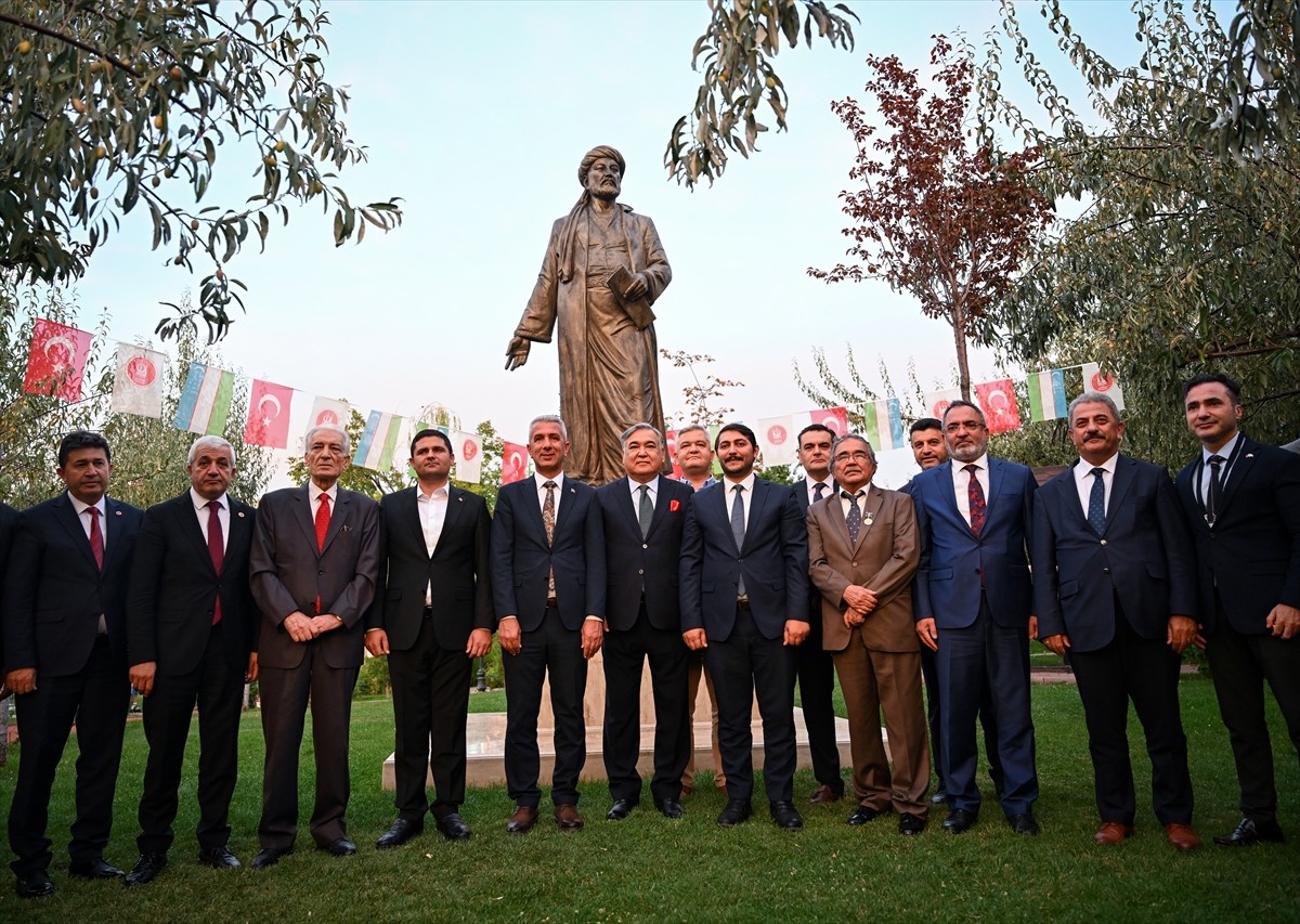 Başkent Ankara'da, Özbekistan'ın ünlü şairi ve devlet adamı Alişir Nevai anısına Keçiören'deki...