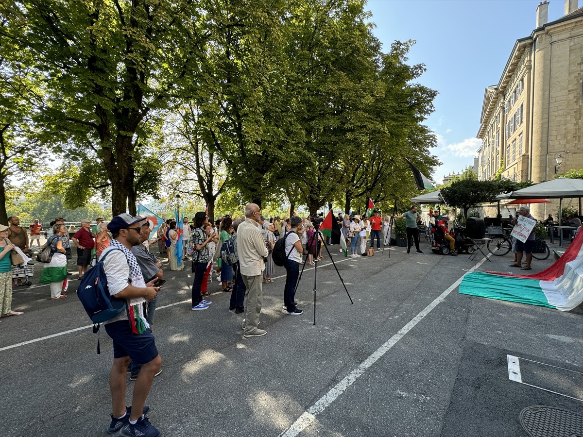 Cenevre Kanton Meclisi önünde Filistin'e destek eylemi düzenlendi. Burada Filistin'e destek...