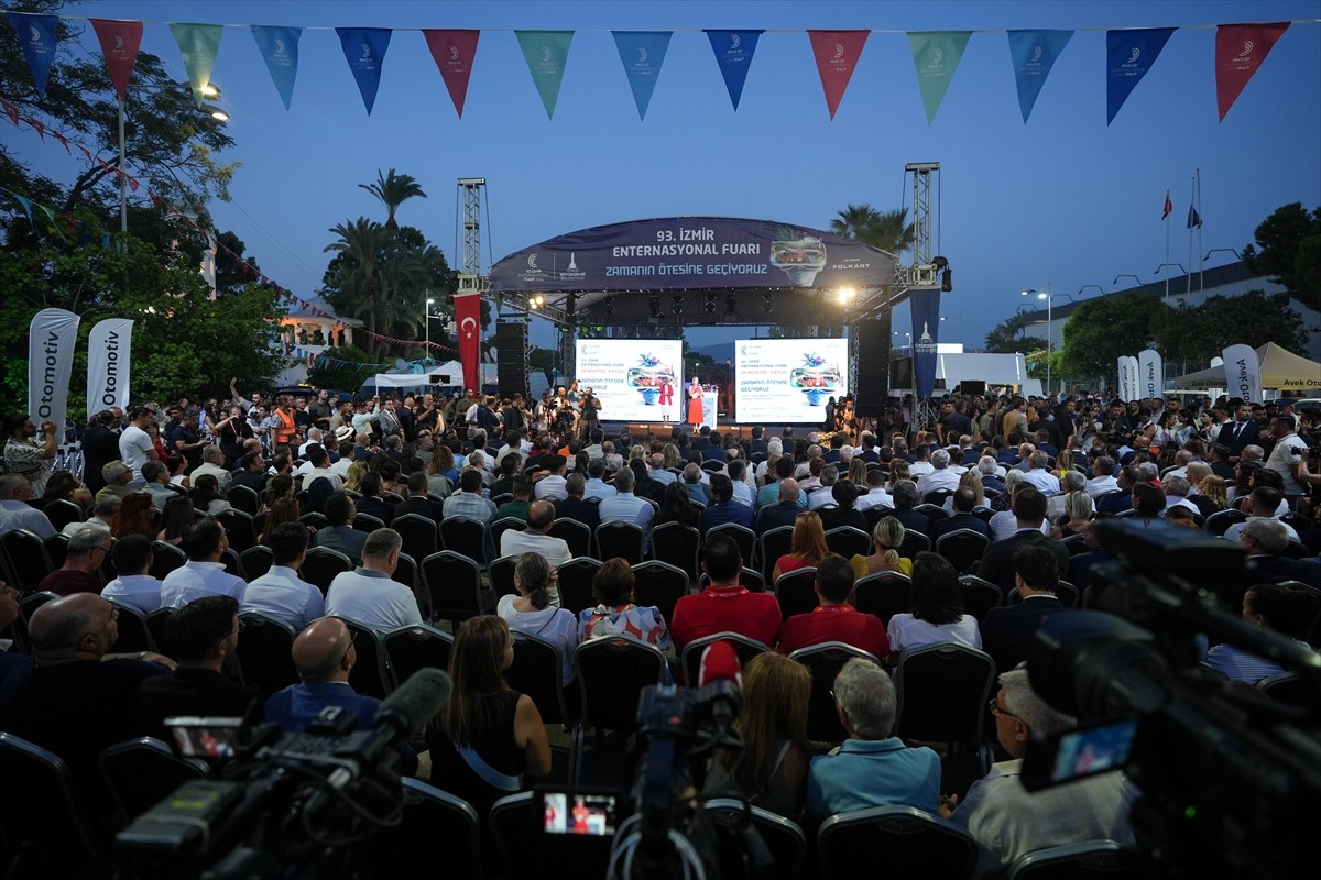 İzmir Büyükşehir Belediyesi tarafından bu yıl 93'üncüsü "teknoloji" temasıyla düzenlenen İzmir...