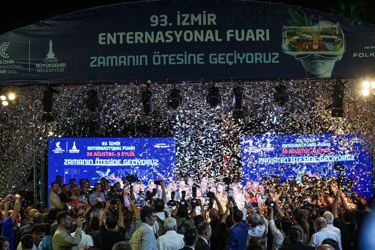 İzmir Büyükşehir Belediyesi tarafından bu yıl 93'üncüsü "teknoloji" temasıyla düzenlenen İzmir...