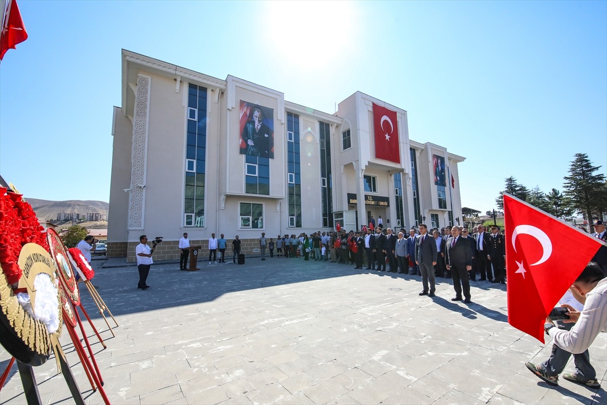 Malatya'nın Darende ilçesinde Geleneksel Zengibar Karakucak Güreş ve Kültür Festivali, kortej...