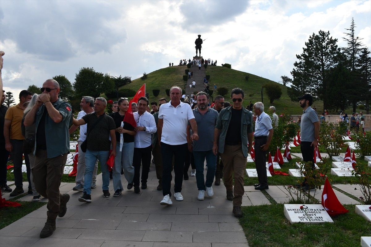 Memleket Partisi Genel Başkanı Muharrem İnce, 30 Ağustos Zafer Bayramı dolayısıyla Kütahya'nın...