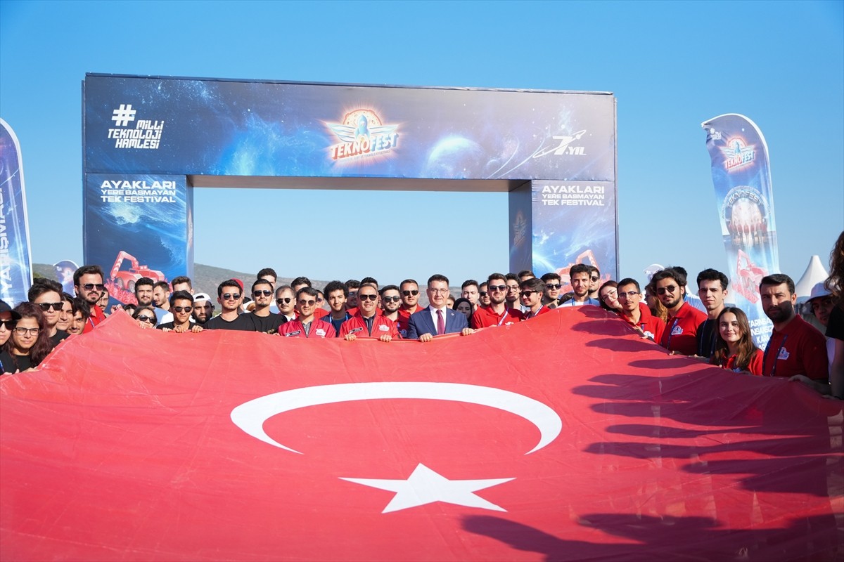 Sanayi ve Teknoloji Bakanı Mehmet Fatih Kacır, TEKNOFEST 2024 kapsamında İzmir'de düzenlenen...