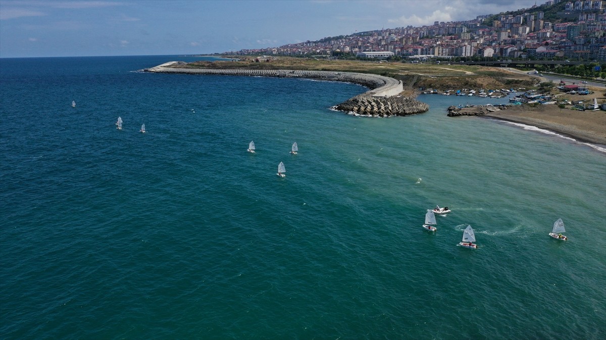 Trabzon'da, 30 Ağustos Zafer Bayramı etkinlikleri kapsamında Türkiye Yelken Federasyonu ile Akyazı...