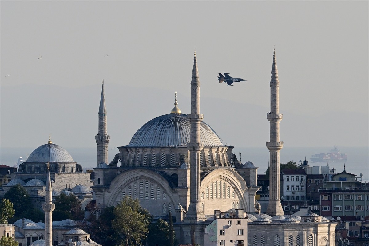 Türk Hava Kuvvetlerinin akrobasi timi SOLOTÜRK, 30 Ağustos Zafer Bayramı kutlamaları kapsamında...