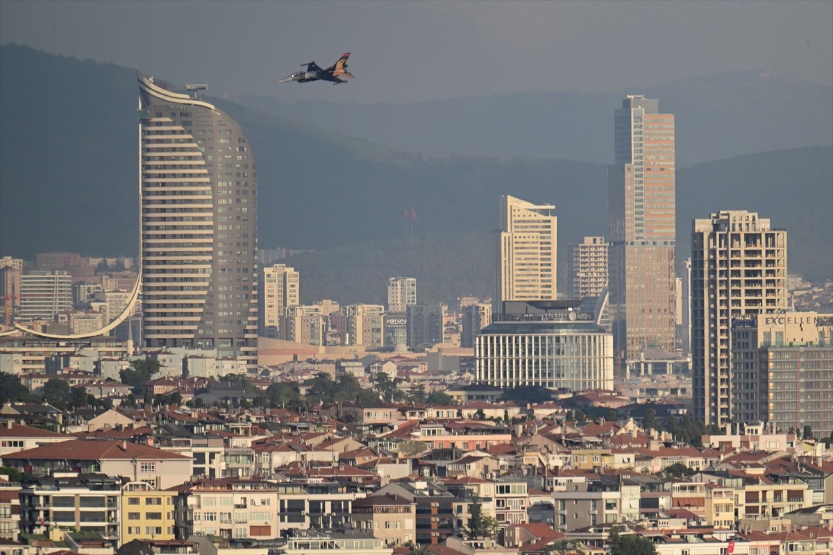 Türk Hava Kuvvetlerinin akrobasi timi SOLOTÜRK, 30 Ağustos Zafer Bayramı kutlamaları kapsamında...