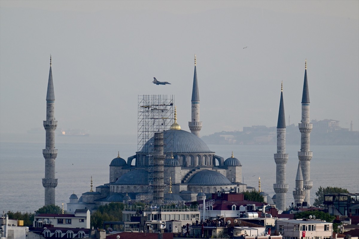 Türk Hava Kuvvetlerinin akrobasi timi SOLOTÜRK, 30 Ağustos Zafer Bayramı kutlamaları kapsamında...