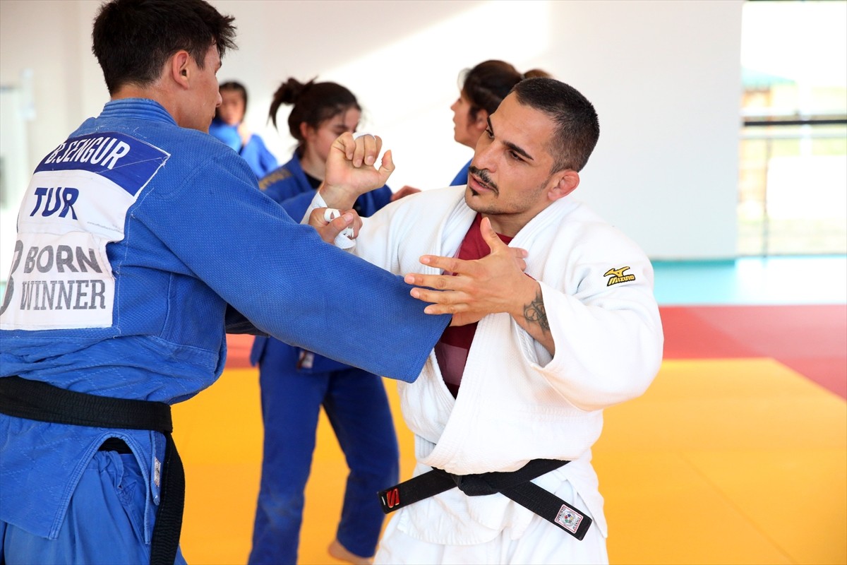 2020 Tokyo Paralimpik Oyunları'nda bronz madalya kazanan görme engelli milli judocu Recep Çiftçi...