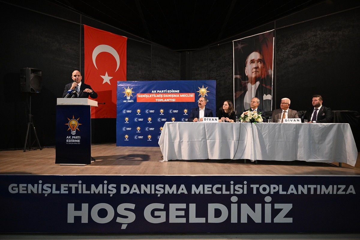 AK Parti Genel Başkan Yardımcısı Ömer İleri, Edirne'de bir düğün salonunda düzenlenen...