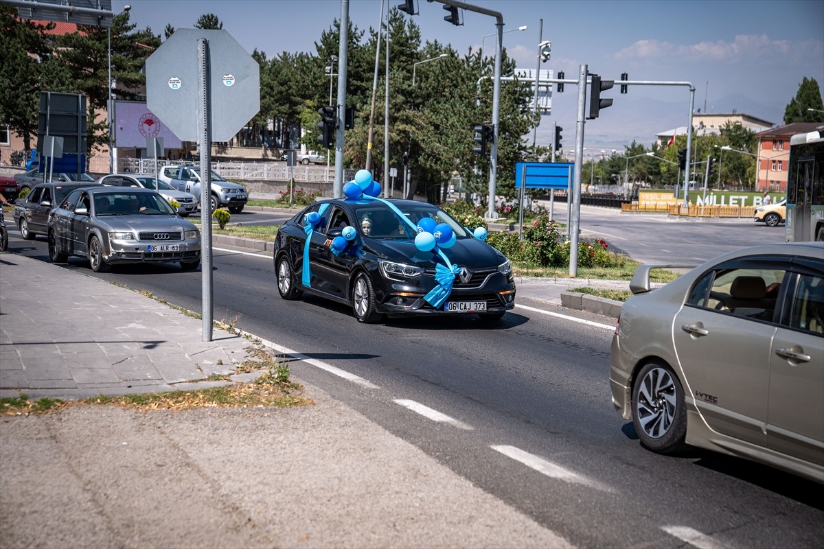 Erzurum'da polis ekipleri, kent genelinde karadan ve havadan asayiş ve trafik denetimi yaptı.