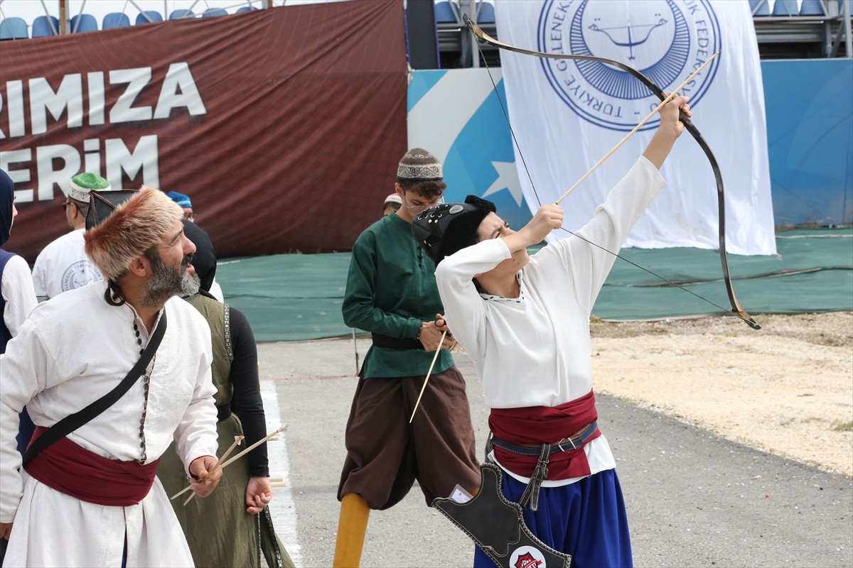 Geleneksel Türk Okçuluğu Celaleddin Karatay Hava Koşusu Türkiye Şampiyonası, Konya'da başladı....