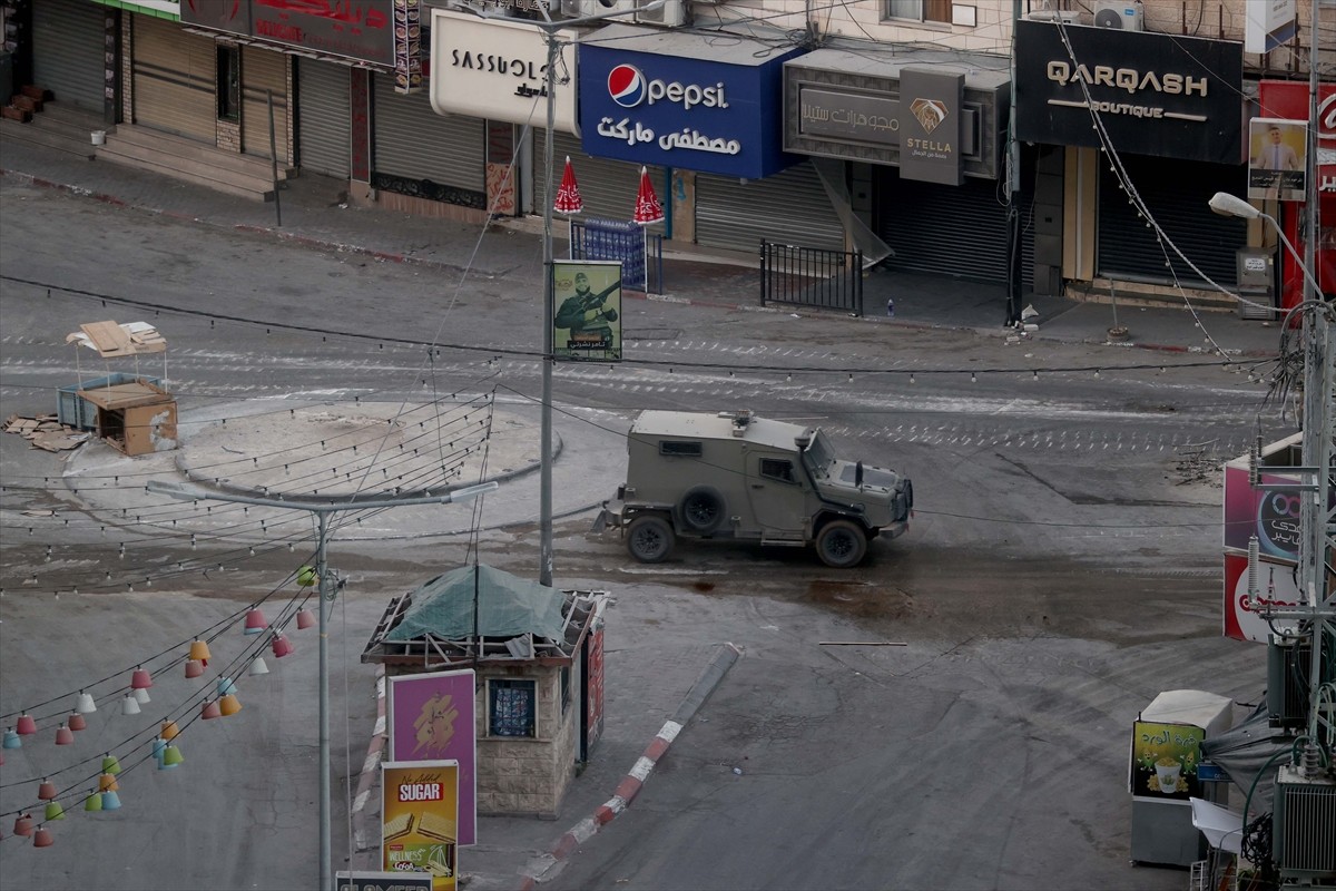 İsrail ordusunun işgal altındaki Batı Şeria'nın kuzeyindeki Cenin kenti ve Cenin Mülteci Kampı'na...