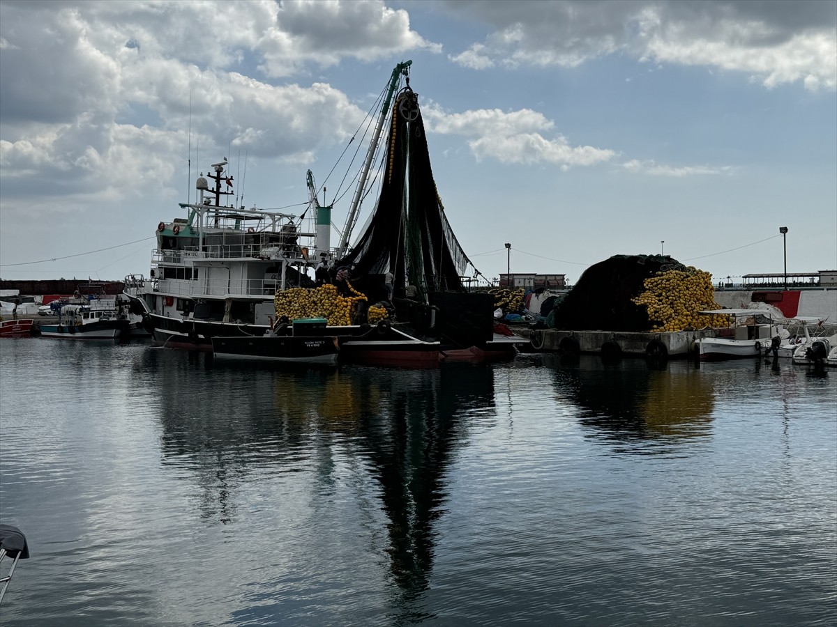 Karadeniz Bölgesi'nden av sezonunda teknelerde tayfa olarak çalışmak için Tekirdağ'a gelen...