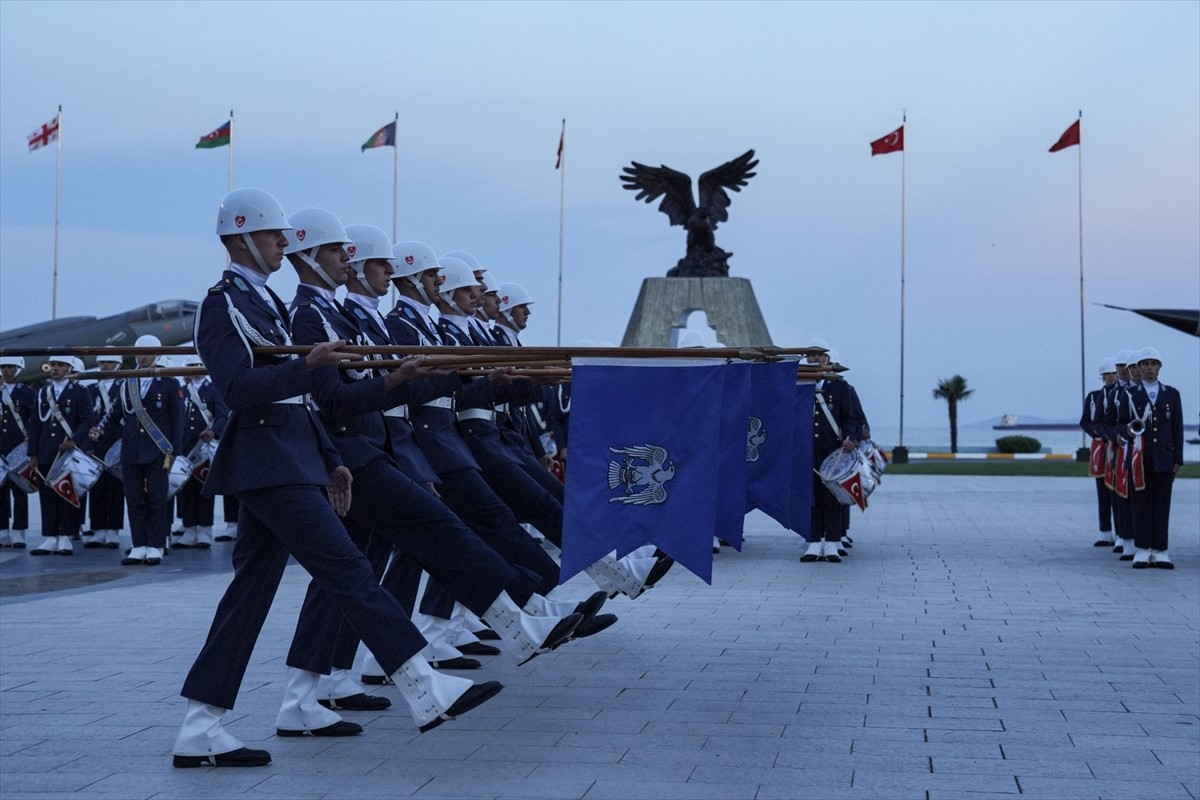 Milli Savunma Üniversitesi Hava Harp Okulu Komutanlığı Diploma ve Sancak Devir Teslim Töreni...