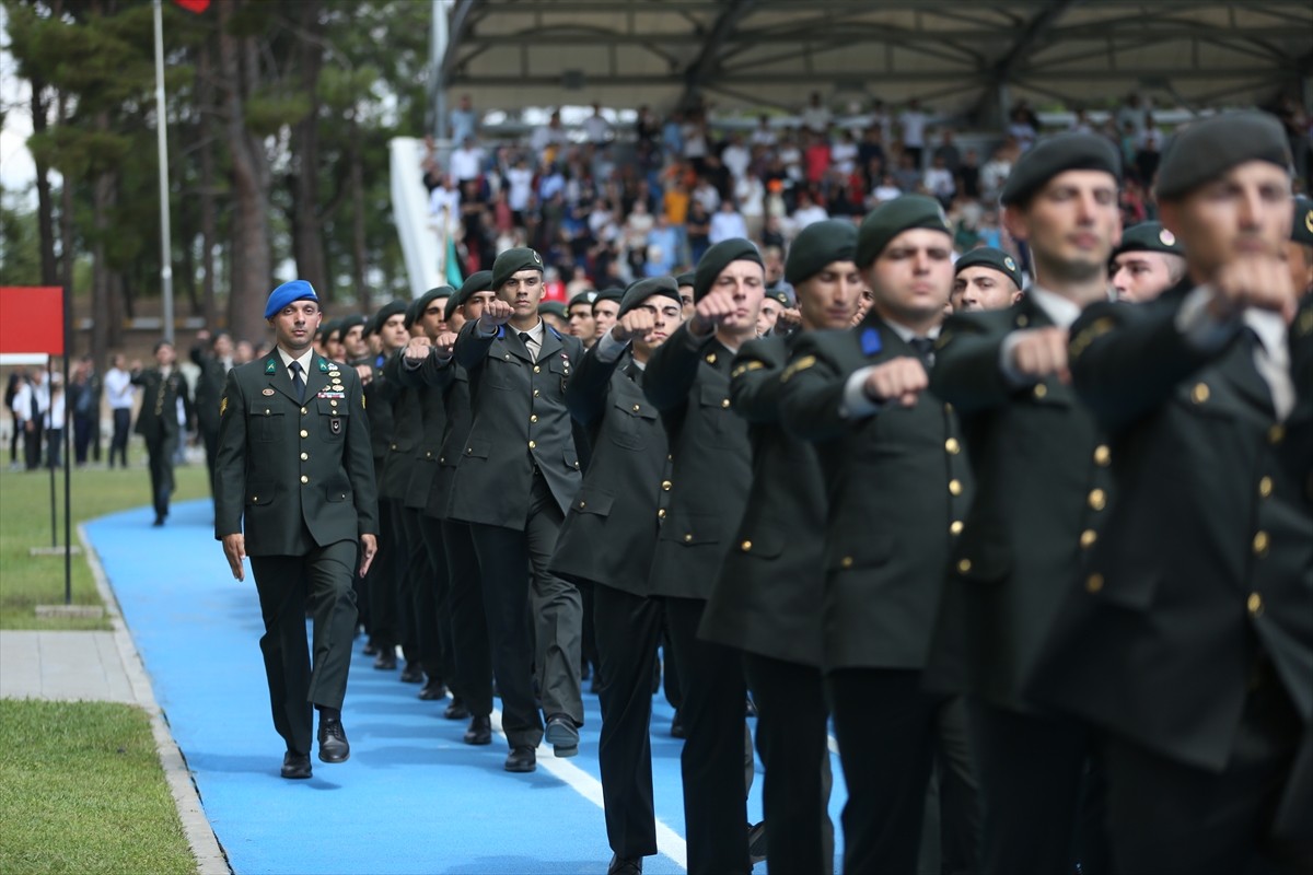 Milli Savunma Üniversitesi (MSÜ) Balıkesir Kara Astsubay Meslek Yüksekokulu'nda Diploma ve Sancak...