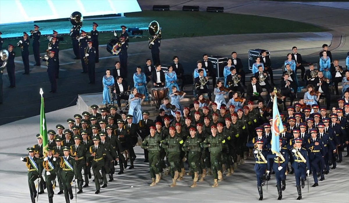 Özbekistan'da bağımsızlığın 33. yılı çeşitli etkinliklerle kutlanıyor. Başkent Taşkent başta olmak...