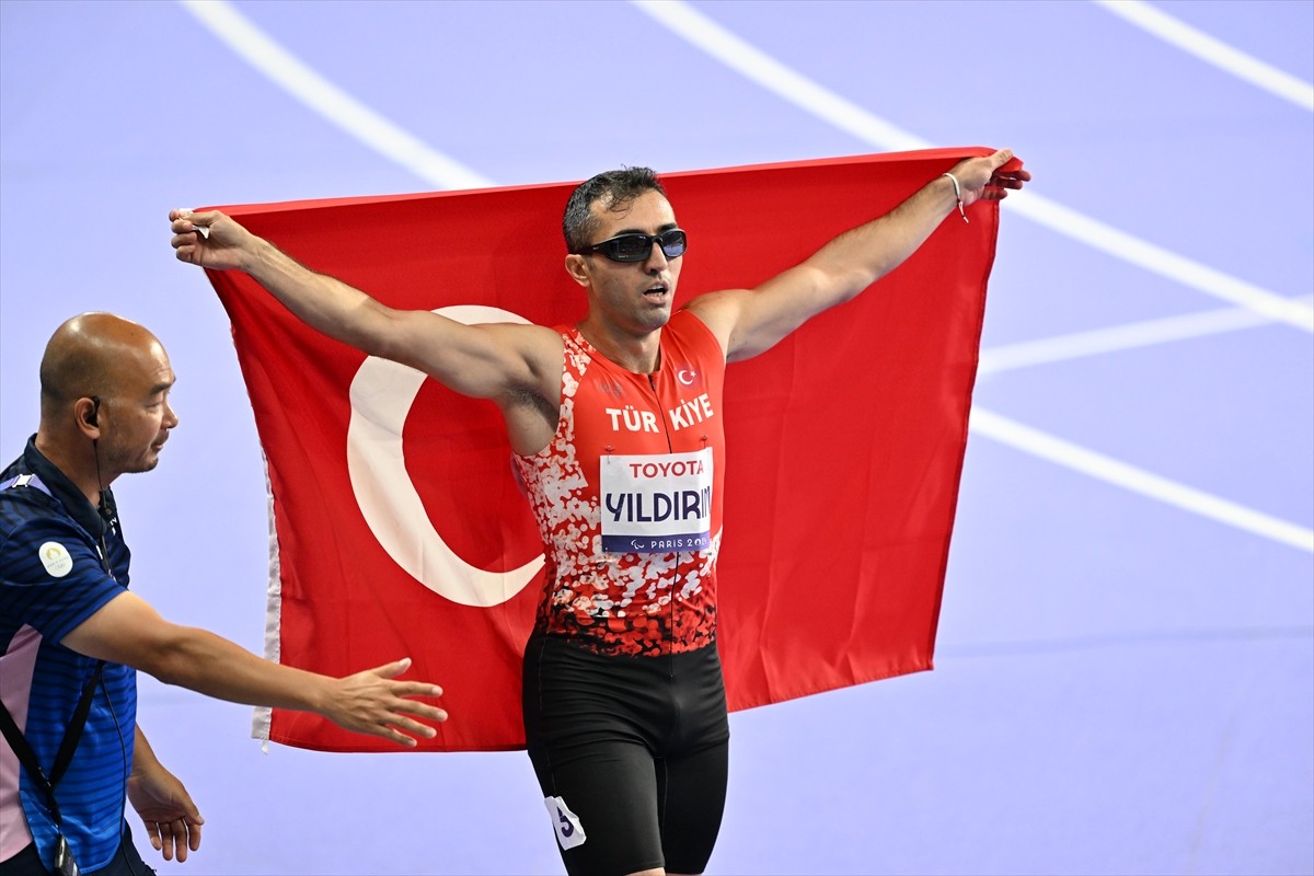 Paris 2024 Paralimpik Oyunları'nda erkekler 100 m T12 sınıfında final yarışı Stade de France'ta...