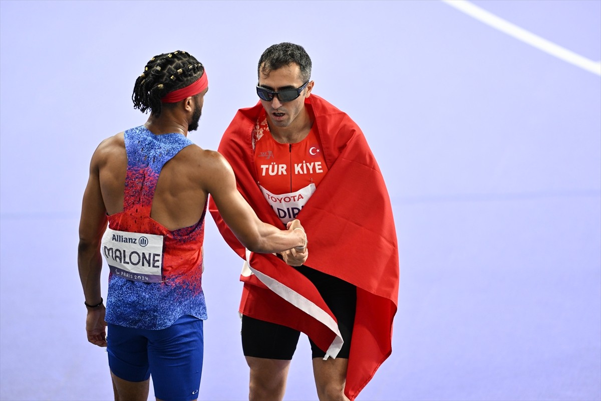 Paris 2024 Paralimpik Oyunları'nda erkekler 100 m T12 sınıfında final yarışı Stade de France'ta...