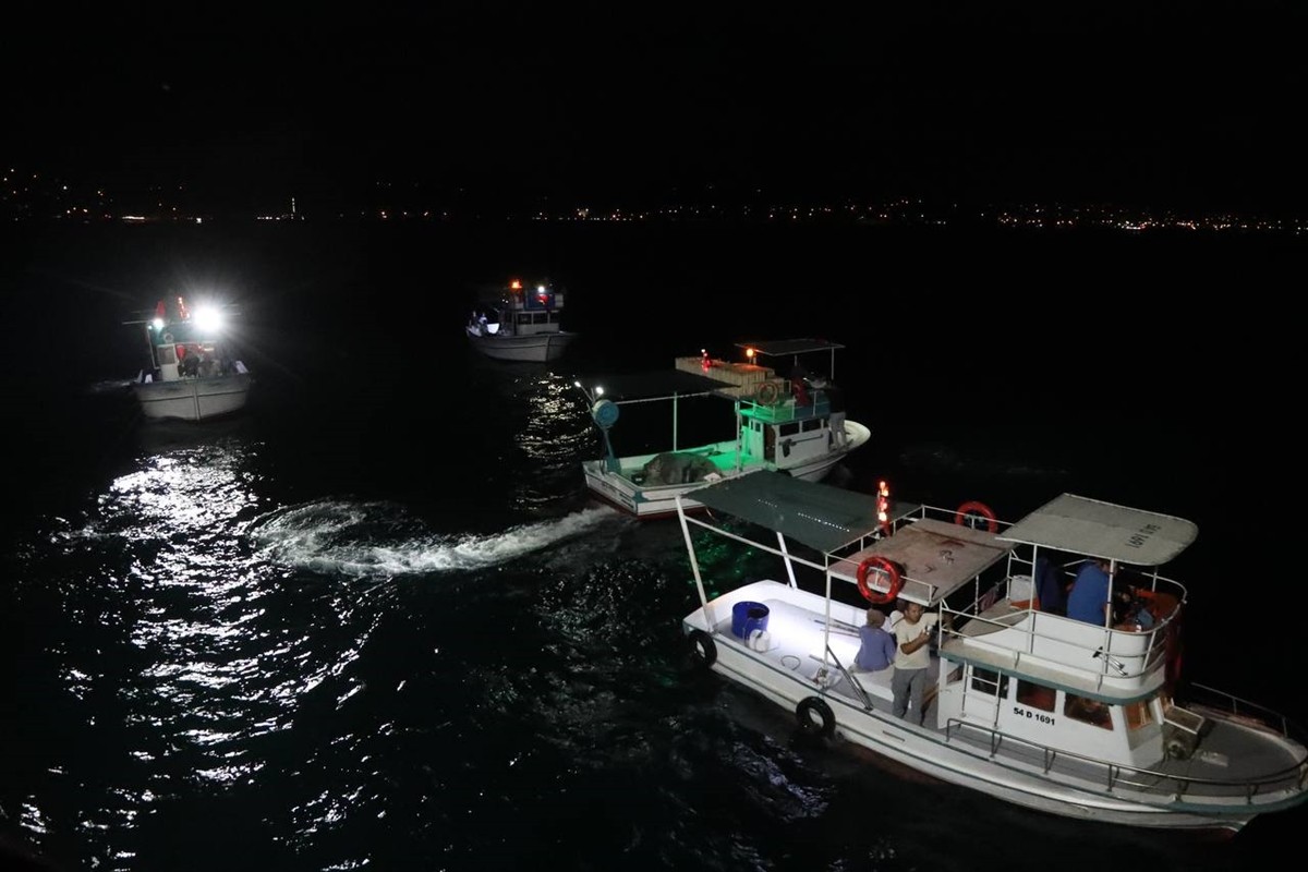 Sakarya'da av yasağının sona ermesiyle denize açılacak balıkçılar için tören...