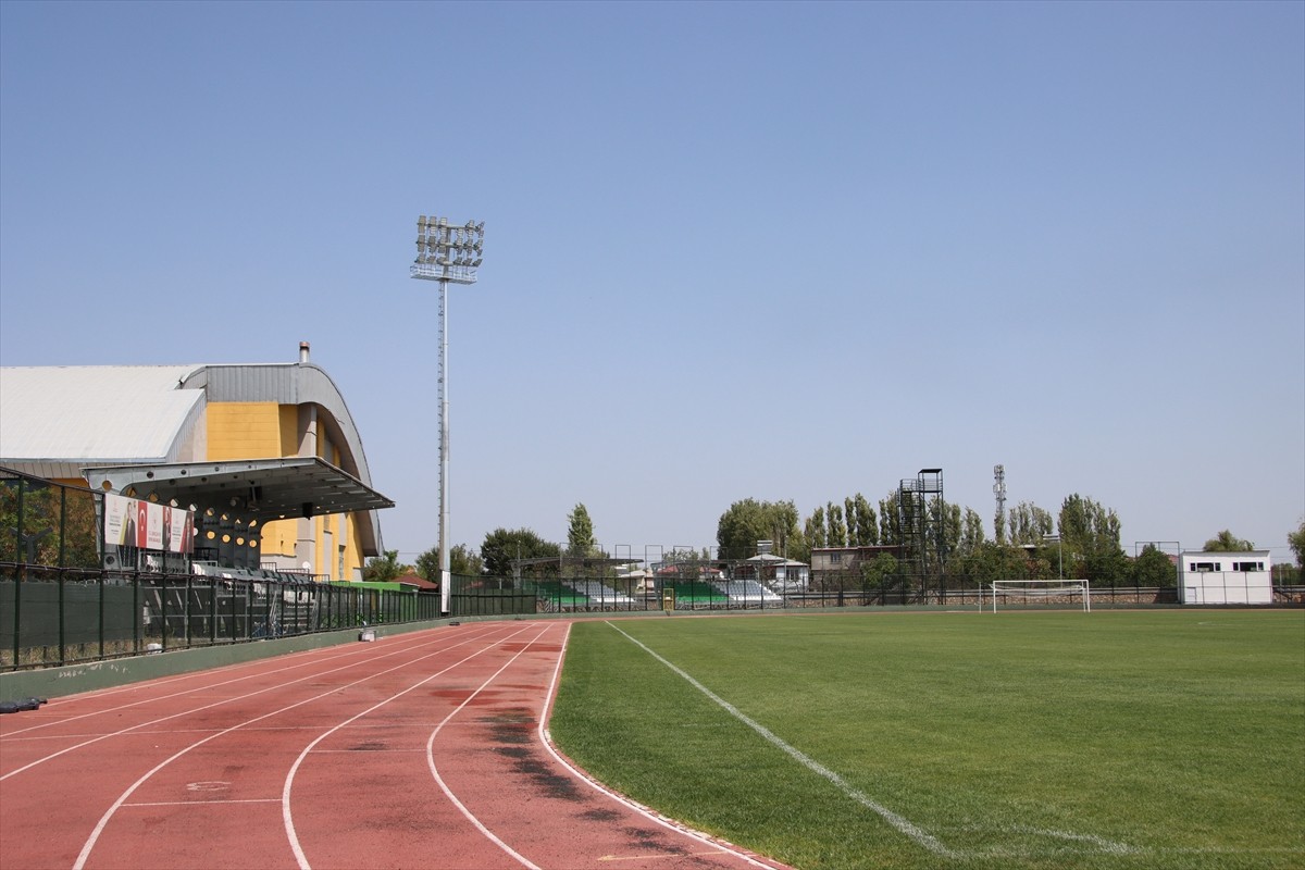 Trendyol 1. Lig ekiplerinden Alagöz Holding Iğdır Futbol Kulübünün stadı, yapılan hızlandırılmış...