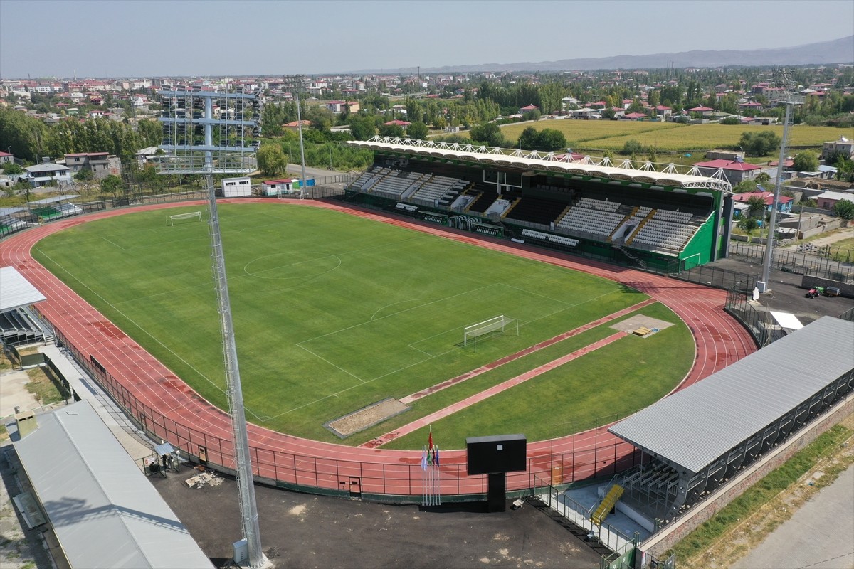 Trendyol 1. Lig ekiplerinden Alagöz Holding Iğdır Futbol Kulübünün stadı, yapılan hızlandırılmış...