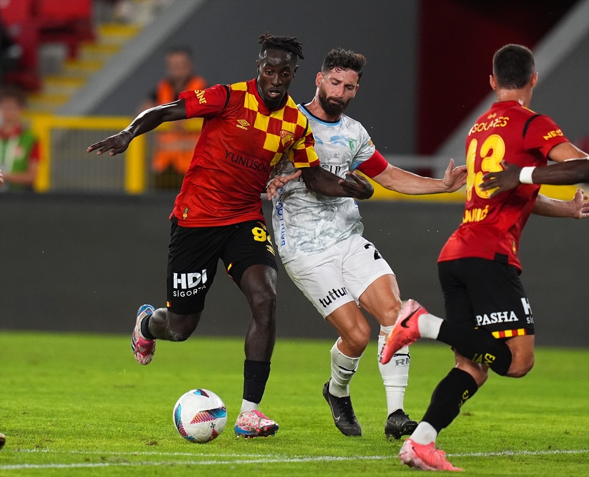 Trendyol Süper Lig'in 4. haftasında Göztepe ile Sipay Bodrum FK takımları, Gürsel Aksel Stadı'nda...