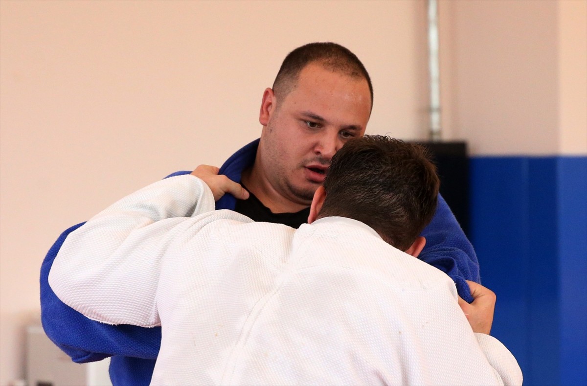 Babasının tavsiyesi üzerine judoya başlayan Paralimpik Judo Milli Takımı'nın ağır sıklet sporcusu...