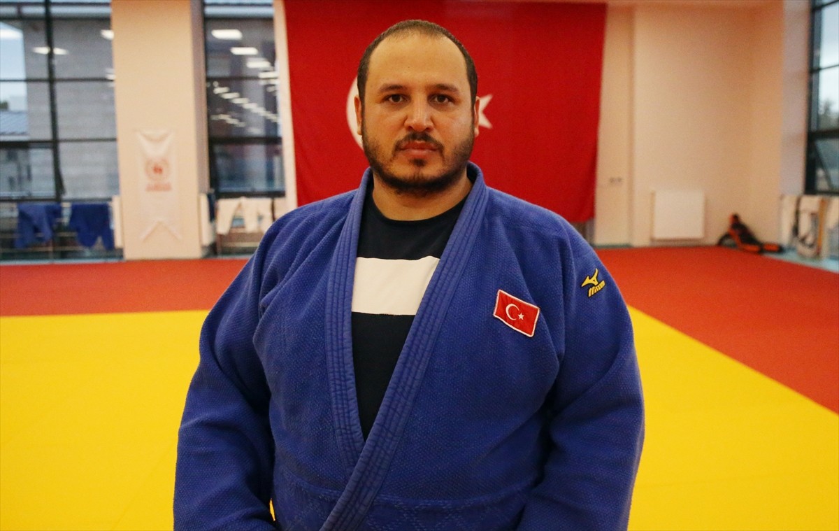 Babasının tavsiyesi üzerine judoya başlayan Paralimpik Judo Milli Takımı'nın ağır sıklet sporcusu...