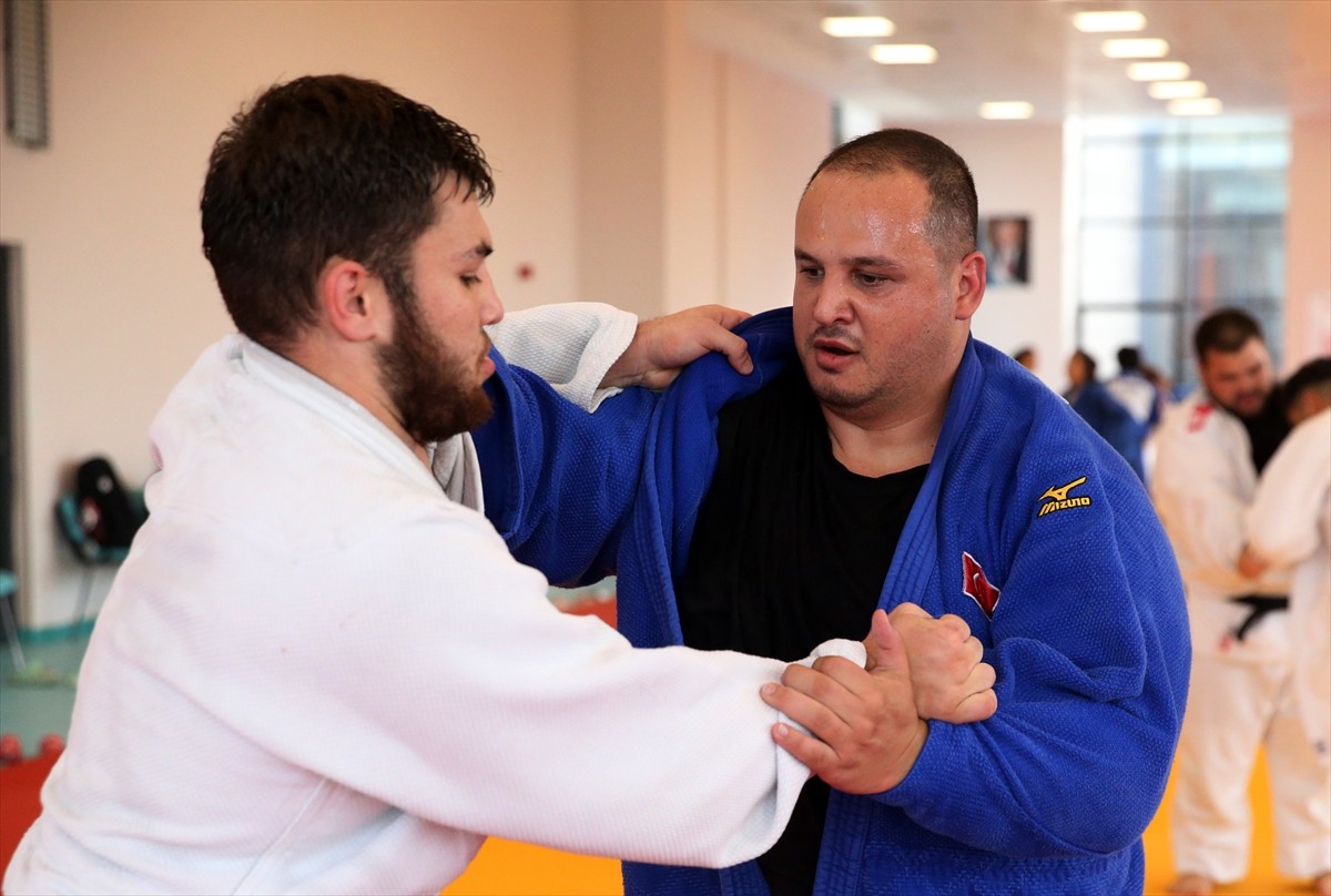 Babasının tavsiyesi üzerine judoya başlayan Paralimpik Judo Milli Takımı'nın ağır sıklet sporcusu...