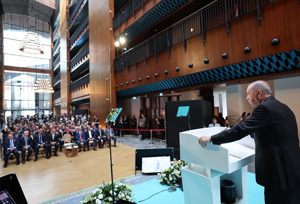 Cumhurbaşkanı Recep Tayyip Erdoğan, Rixos Tersane İstanbul açılış törenine katıldı. Cumhurbaşkanı...