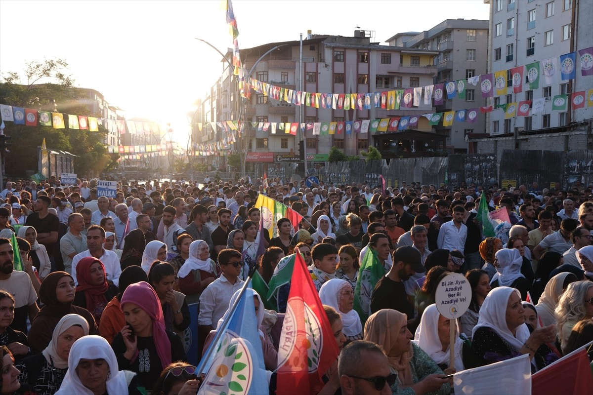 DEM Parti Eş Genel Başkanı Tuncer Bakırhan, Van'da "Dünya Barış Günü" mitingine katıldı.