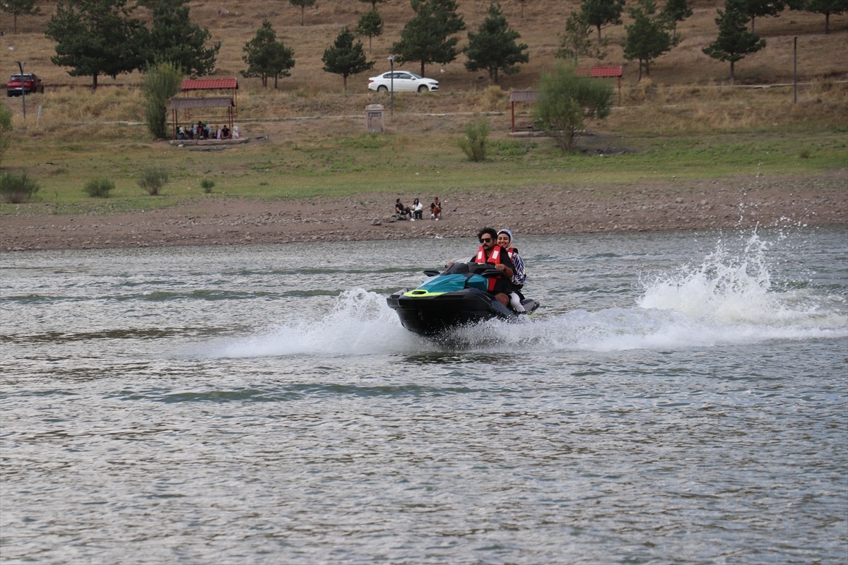 Erzurum'da maceraseverler, Erzurum Büyükşehir Belediyesinin işlettiği piknik alanı ve su sporların...