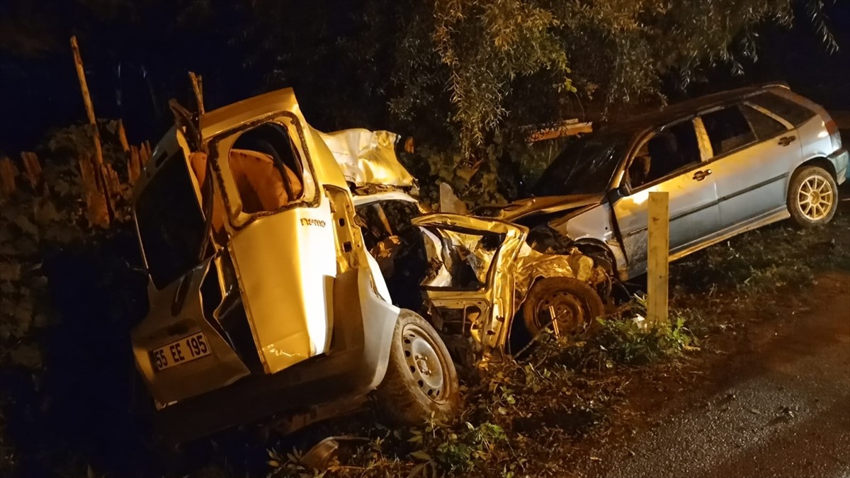 Samsun'un Çarşamba ilçesinde 4 aracın karıştığı trafik kazasında 1 kişi yaşamını yitirdi, 1'i ağır...