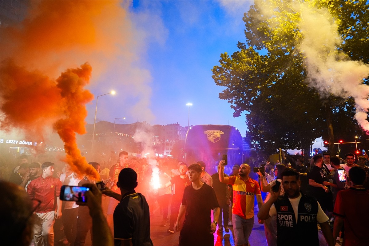 Trendyol Süper Lig'in 4. haftasında, ev sahibi ekibin taraftarlarının alınan ceza nedeniyle...