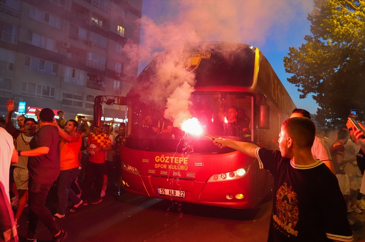 Trendyol Süper Lig'in 4. haftasında, ev sahibi ekibin taraftarlarının alınan ceza nedeniyle...