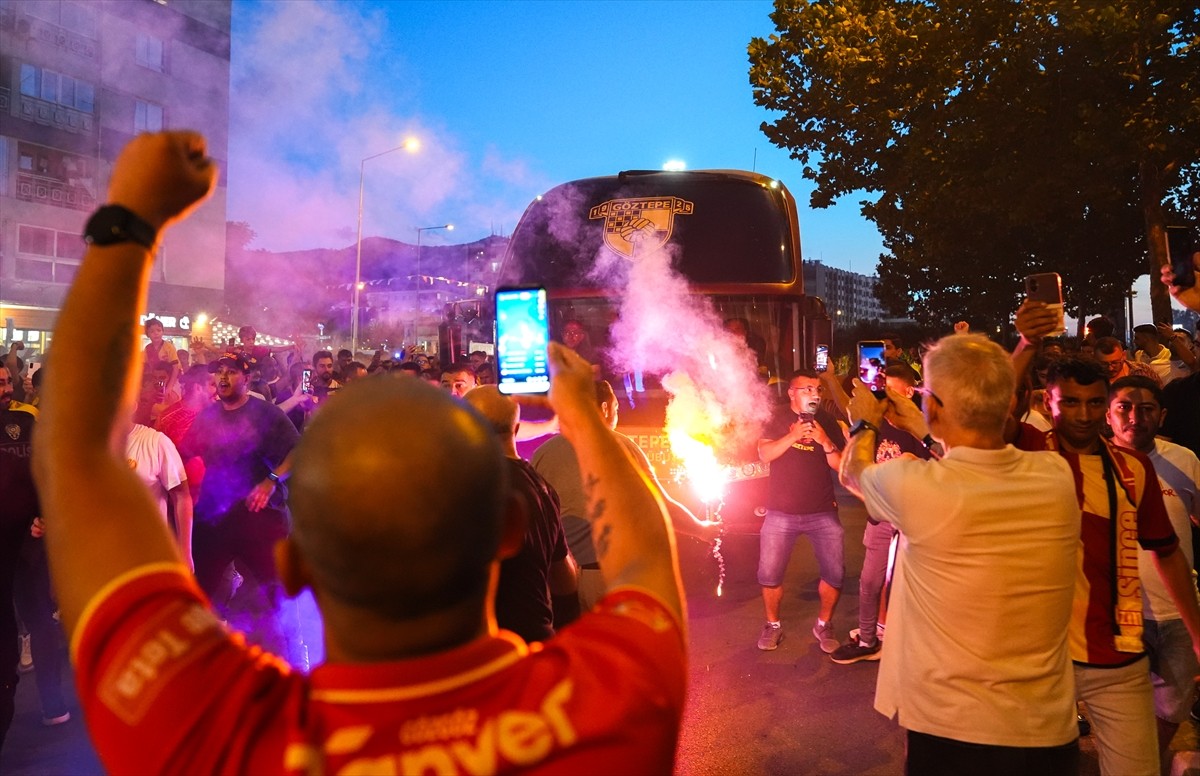 Trendyol Süper Lig'in 4. haftasında, ev sahibi ekibin taraftarlarının alınan ceza nedeniyle...