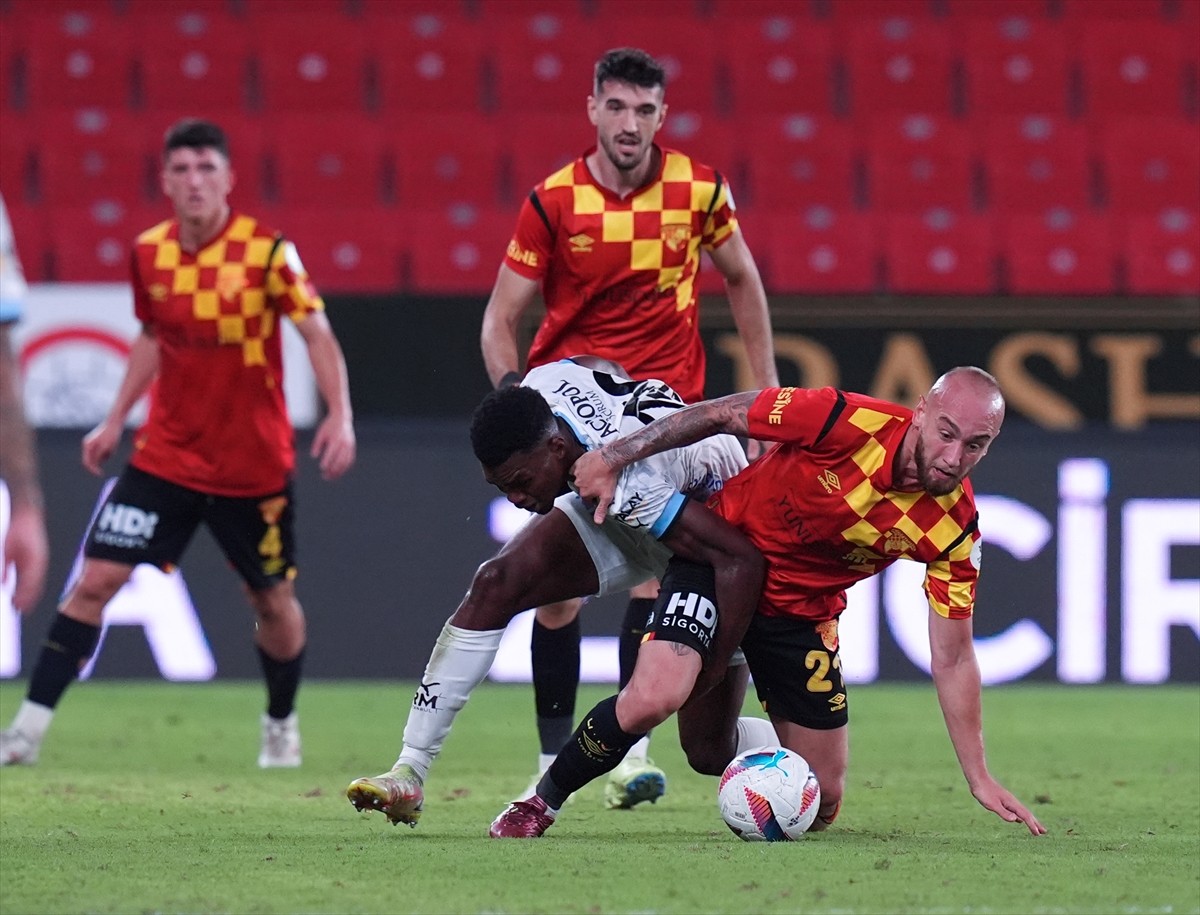 Trendyol Süper Lig'in 4. haftasında Göztepe ile Sipay Bodrum FK takımları, Gürsel Aksel Stadı'nda...