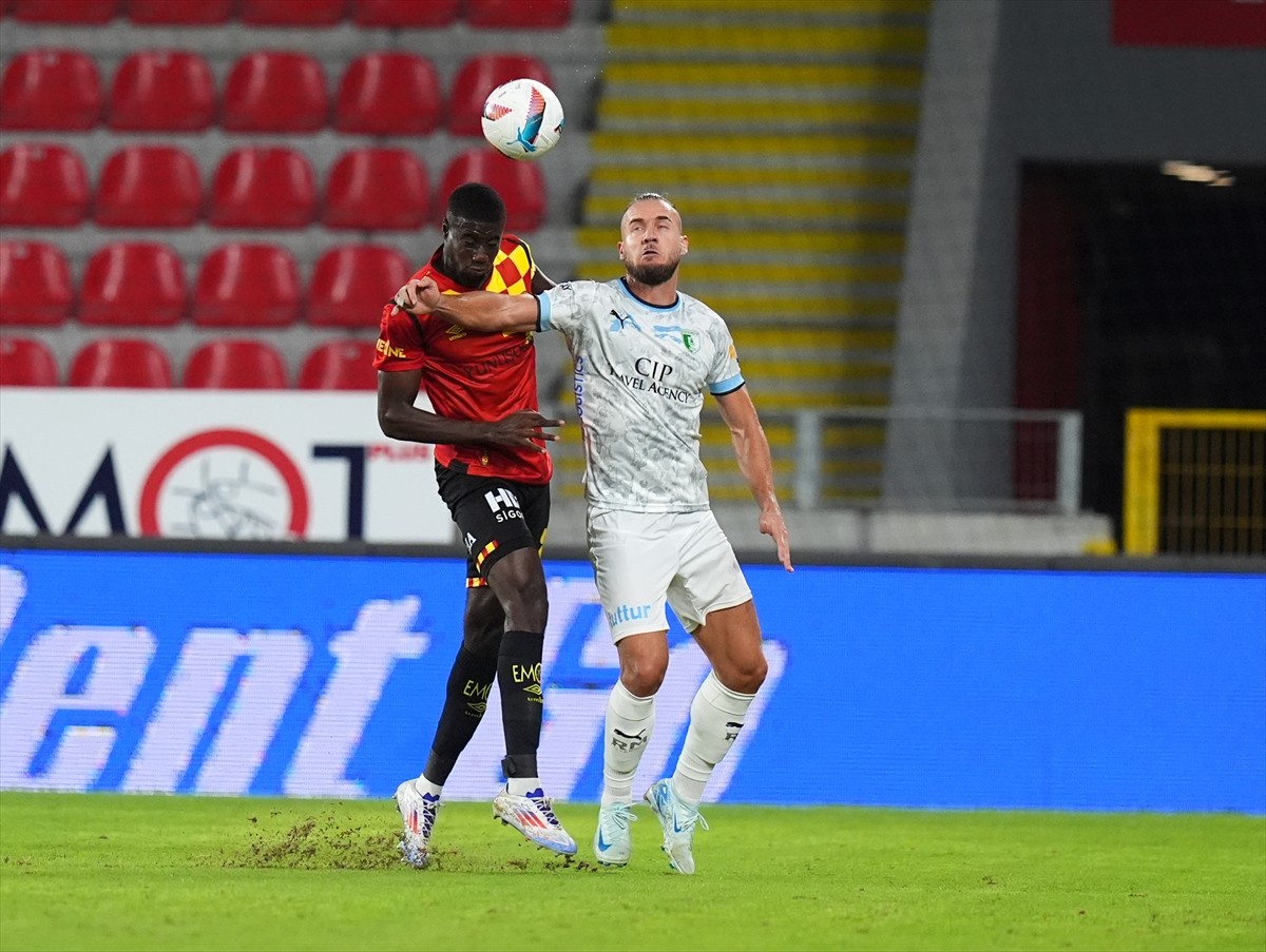 Trendyol Süper Lig'in 4. haftasında Göztepe ile Sipay Bodrum FK takımları, Gürsel Aksel Stadı'nda...