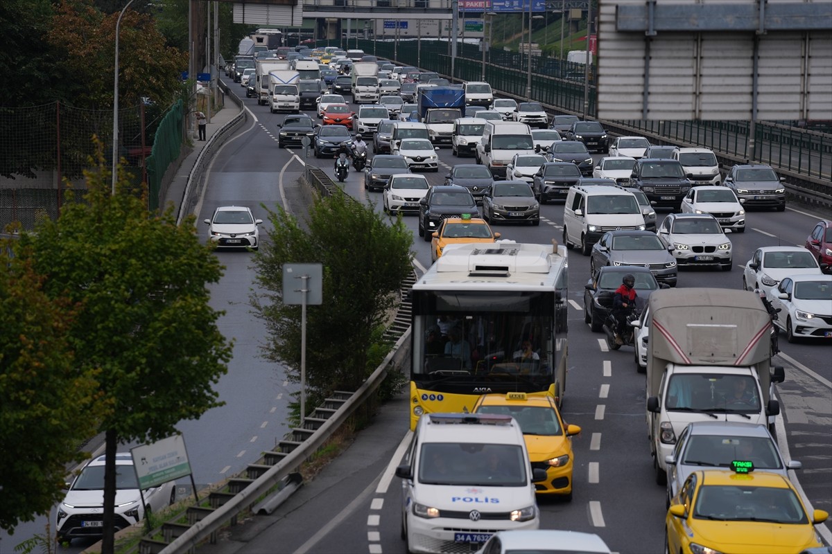 İstanbul'da haftanın ilk iş günü olması, okul öncesi ve ilkokul birinci sınıf öğrencilerinin uyum...